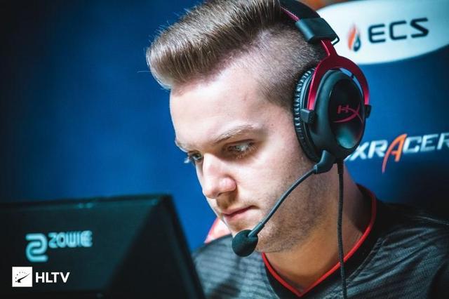 未来棋牌：AI技术将如何彻底改变在线德州扑克的格局？（AI将如何颠覆在线德州扑克：未来棋牌的新格局）