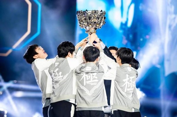 EDG公布春季赛大名单：主教练Maokai 监督Clearlove