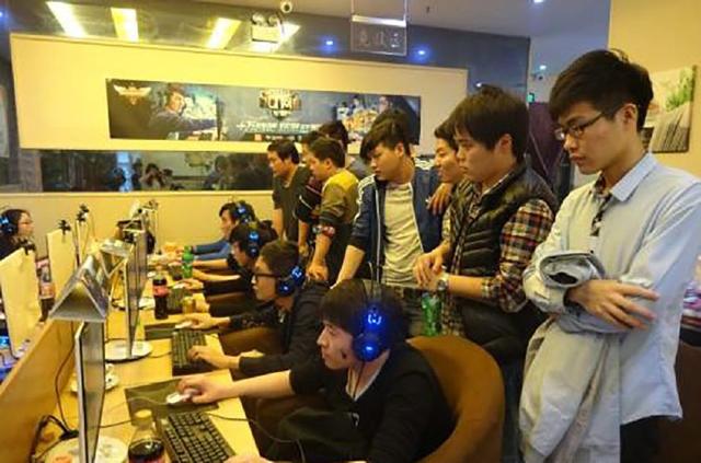 德州扑克中期怎么控节奏（德州扑克中期如何掌控节奏）